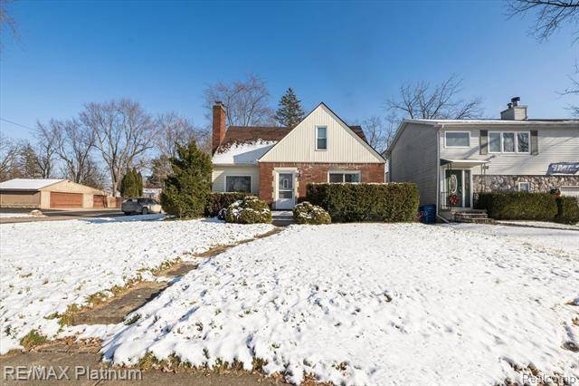 205 Gateway Drive, Waterford Twp, MI 48328