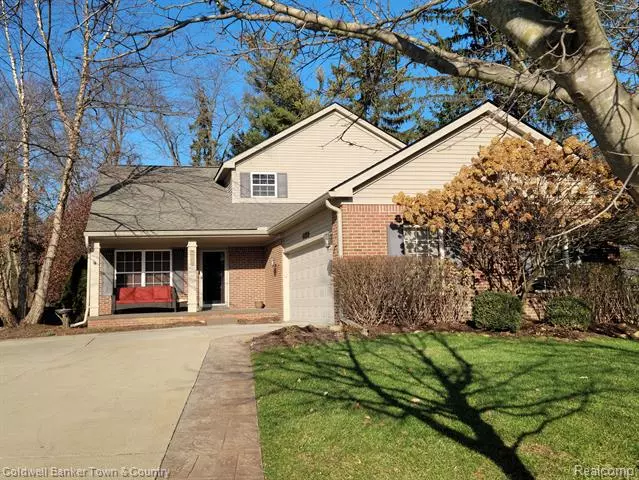 2550 Signature Circle, Pinckney, MI 48169