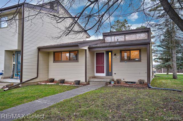 5207 ORCHARD GROVE Drive 10,  Mundy Twp,  MI 48507