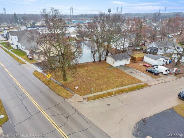 22108 HURON RIVER Drive, Rockwood, MI 48173