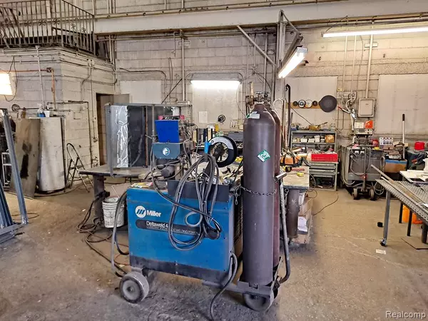 Warren, MI 48089,13118 E 9 MILE Road