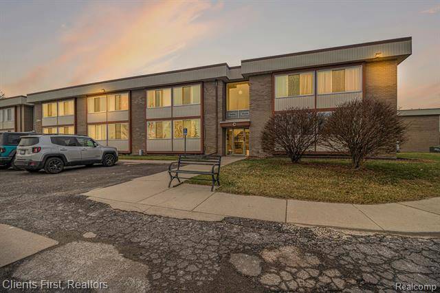 3911 FORT Street 109,  Trenton,  MI 48183