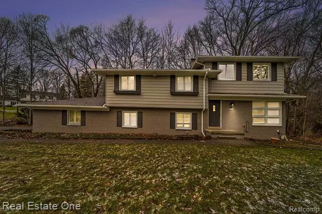 26557 OLD HOMESTEAD Drive, Farmington Hills, MI 48331