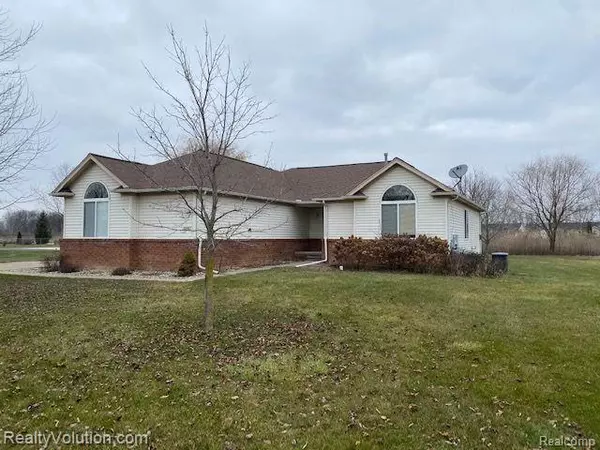 240 Deer Park S, Capac, MI 48014