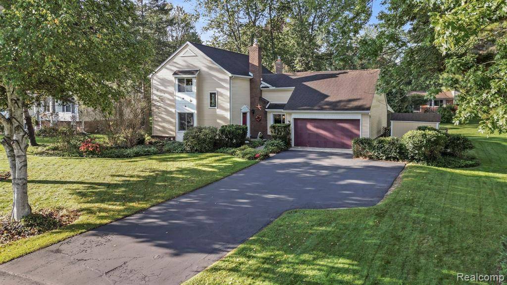 6736 ELLINWOOD Drive, White Lake Twp, MI 48383