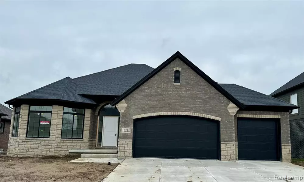 19818 CHASE Drive, Macomb Twp, MI 48042