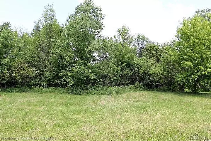 74 WESTWOOD Drive, Grand Blanc, MI 48439