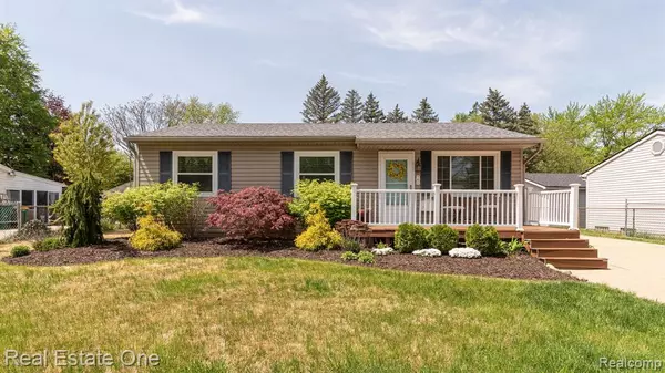 786 ROBERTSON Drive,  Brighton,  MI 48116