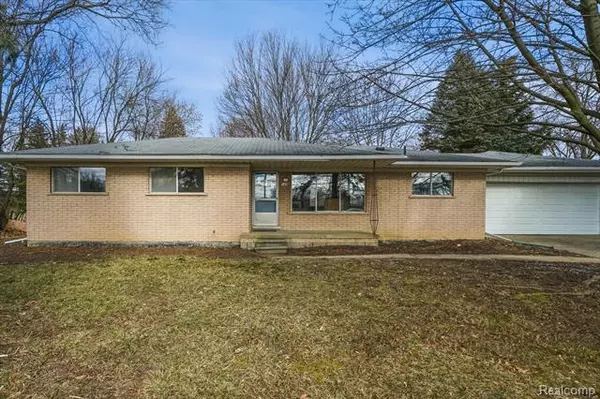 120 W HAMLIN Road, Rochester Hills, MI 48307