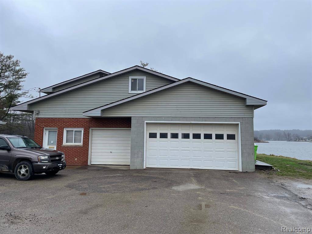 White Lake Twp, MI 48386,9470 PONTIAC LAKE Road