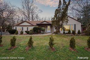 4510 W MAPLE Road, Bloomfield Twp, MI 48301