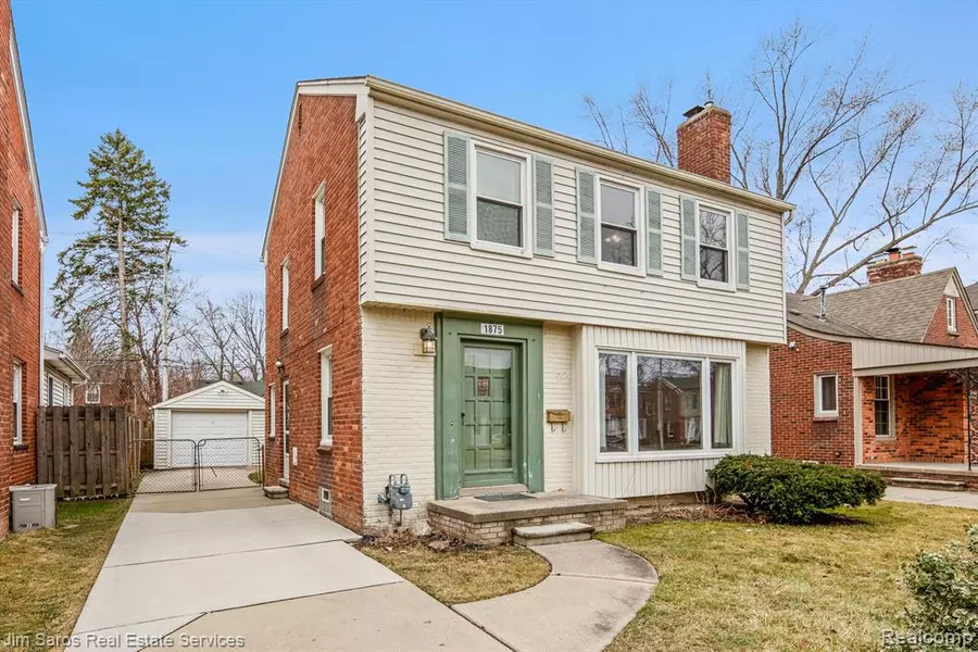 1875 NORWOOD Drive, Grosse Pointe Woods, MI 48236