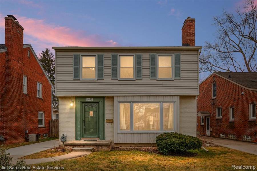 1875 NORWOOD Drive, Grosse Pointe Woods, MI 48236