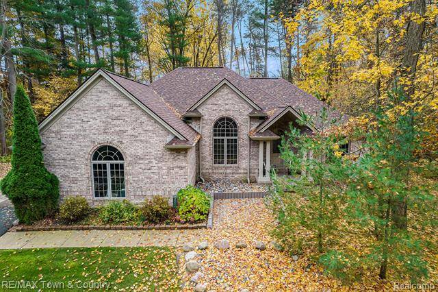 345 RIVER WOODS Drive, Flushing, MI 48433