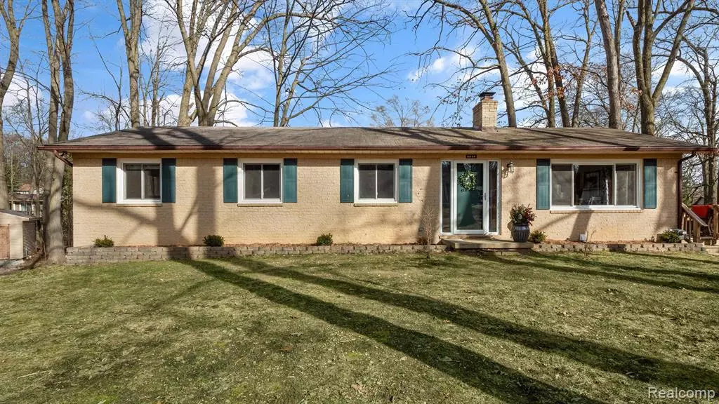 8850 WOODLAWN Avenue, Village Of Clarkston, MI 48348