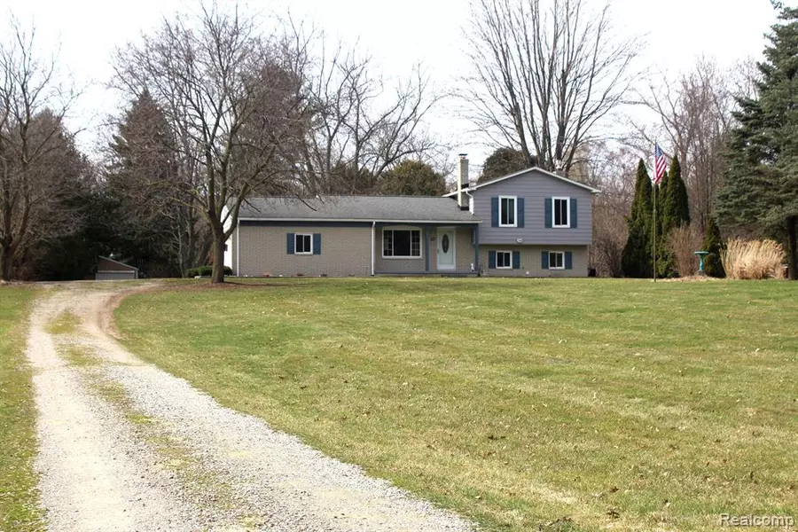 450 S CONKLIN Road, Lake Orion, MI 48362