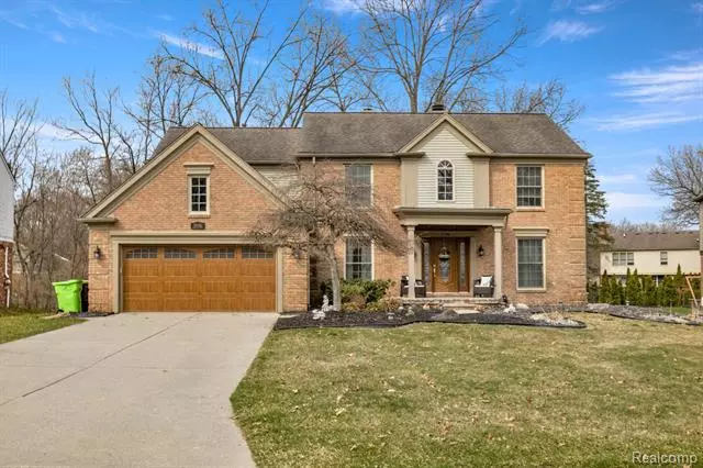 3196 WINDWOOD Road, West Bloomfield, MI 48324