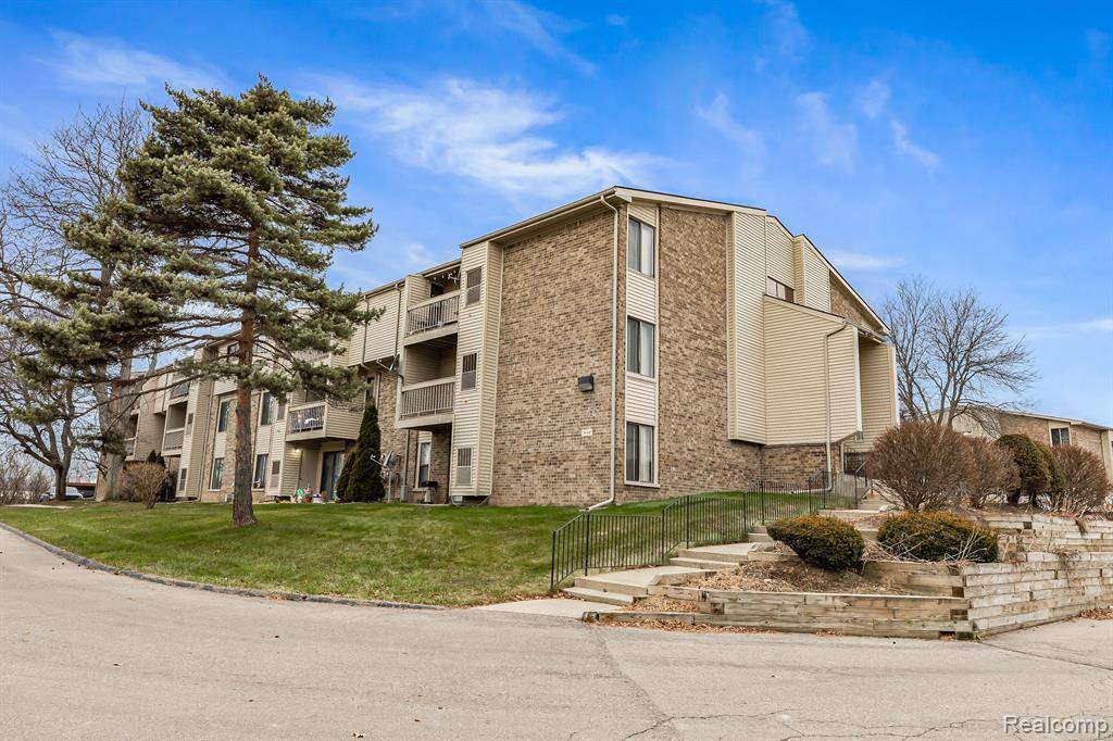 30445 W 14 MILE Road 50, Farmington Hills, MI 48334