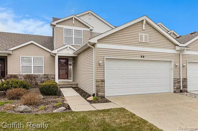 98 SEDUM, Howell, MI 48843