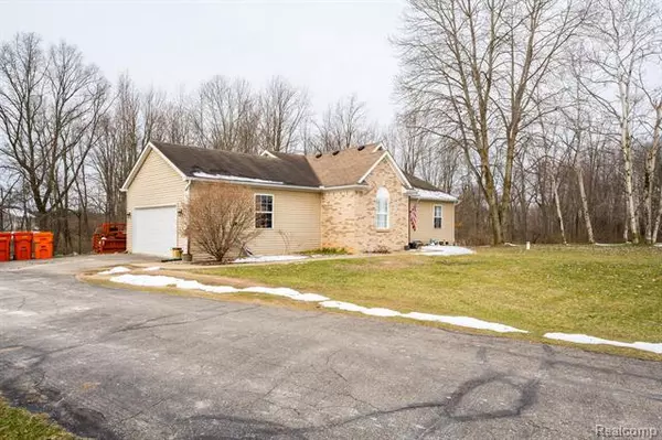 6643 E JULIE, Conway Twp, MI 48418
