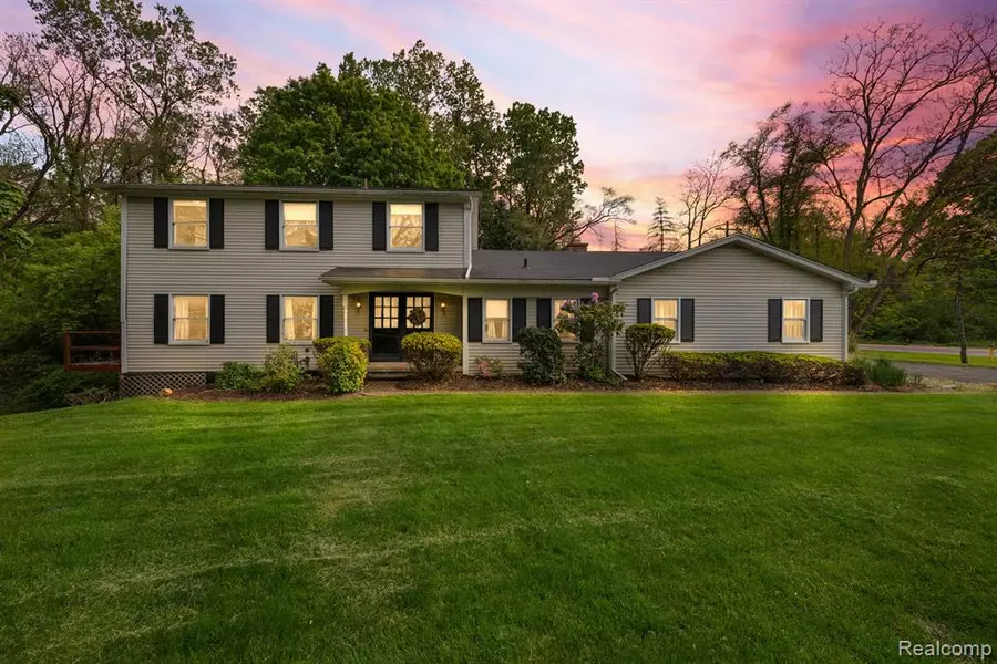 21993 RIVERVIEW Drive, Beverly Hills Vlg, MI 48025