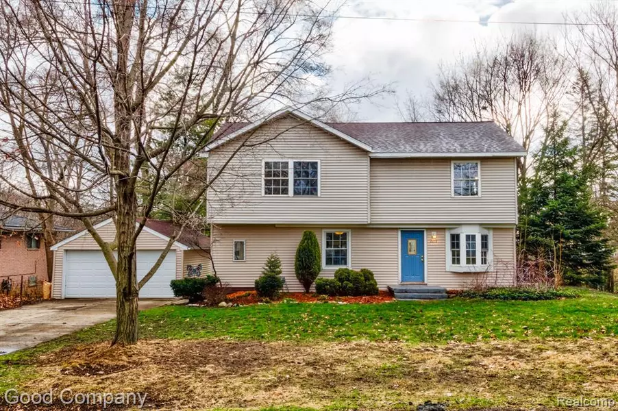 2272 DEXTER Road, Auburn Hills, MI 48326