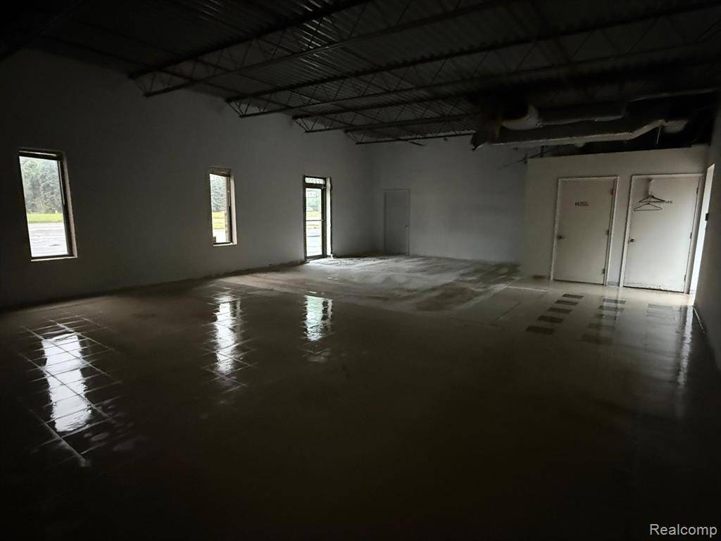 Dearborn Heights, MI 48127,22250 FORD Road