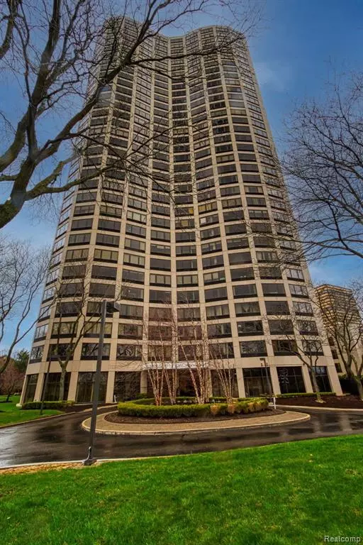 Southfield, MI 48075,5000 TOWN Center 2205