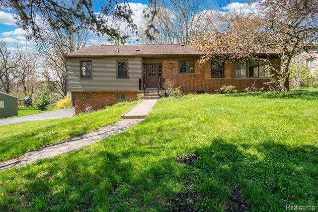 2700 COLONIAL Way, Bloomfield Twp, MI 48304