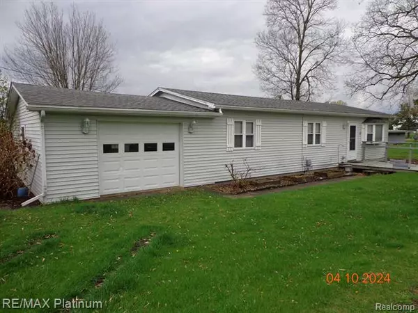 3827 GREEN HILLS Drive, Hamburg Twp, MI 48169