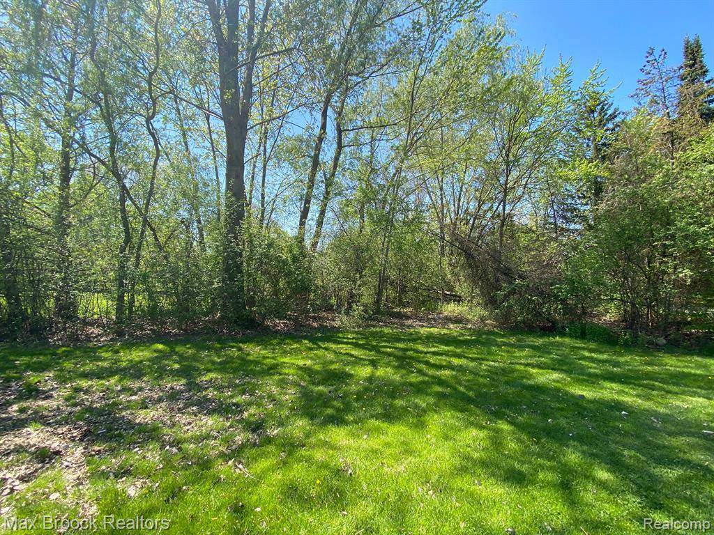 Bloomfield Twp, MI 48302,3648 SHALLOW BROOK Drive
