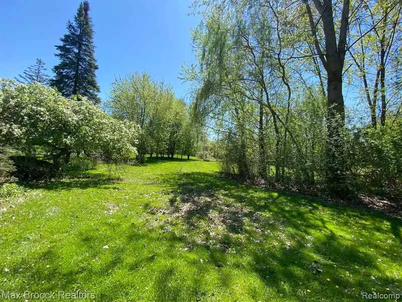 3648 SHALLOW BROOK Drive, Bloomfield Twp, MI 48302