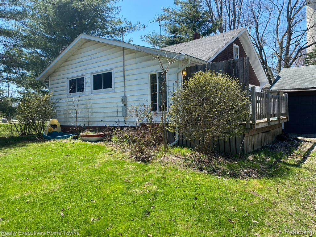 3037 BEACH Road, Port Huron Twp, MI 48060