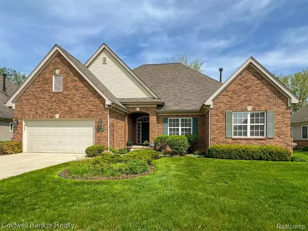 2206 LAGOON Drive, Rochester Hills, MI 48309