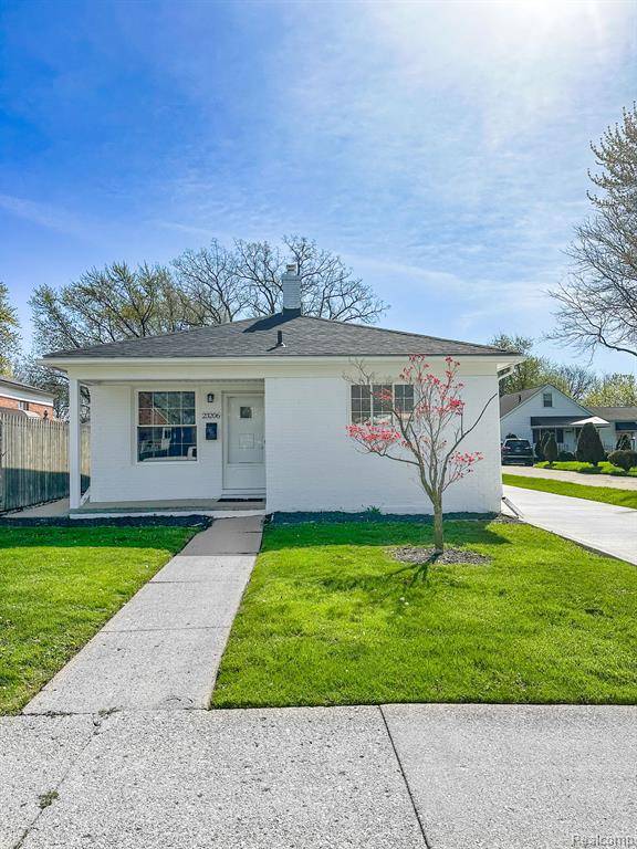23206 OAKWOOD Avenue, Eastpointe, MI 48021