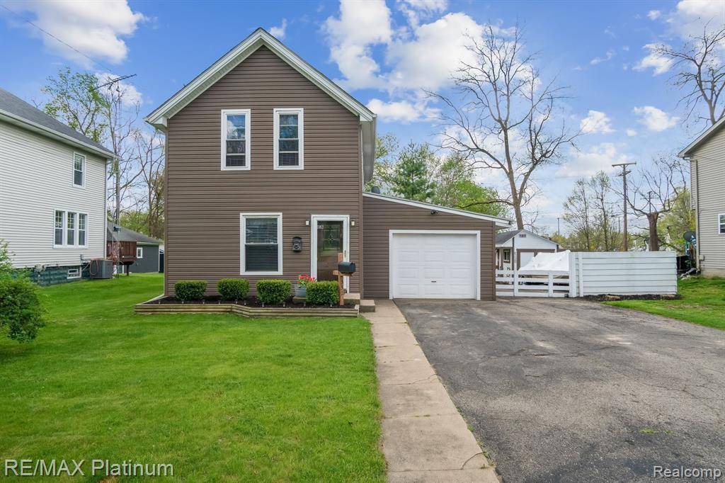 331 E BROOKS Street, Howell, MI 48843