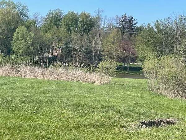 Grand Blanc, MI 48439,8308 MISTY Meadows