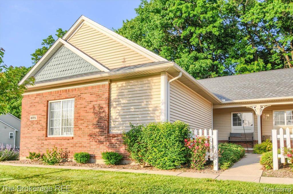 671 SHORELINE Drive,  Fenton,  MI 48430