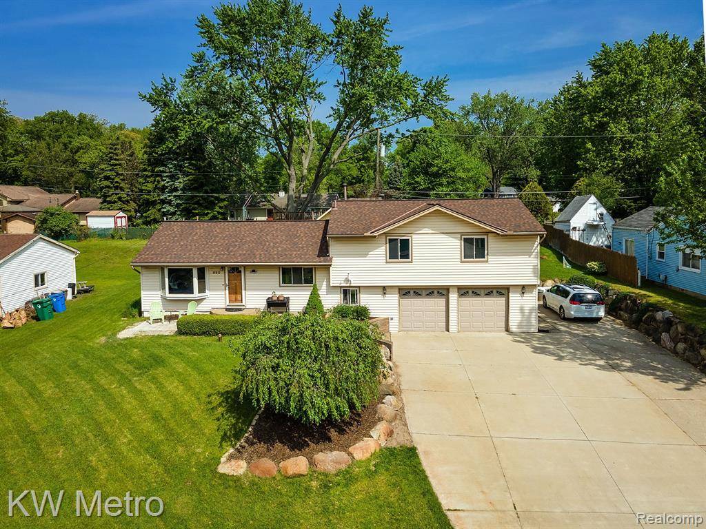 890 SHERBROOKE Street, Commerce Twp, MI 48382