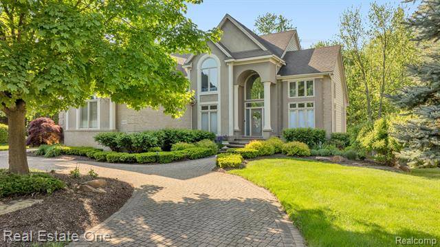 1602 WANDREI Court, Commerce Twp, MI 48382