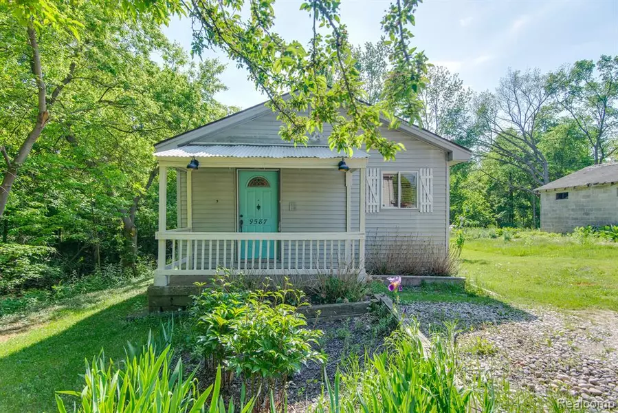 9587 PORTAGE Trail, White Lake Twp, MI 48386