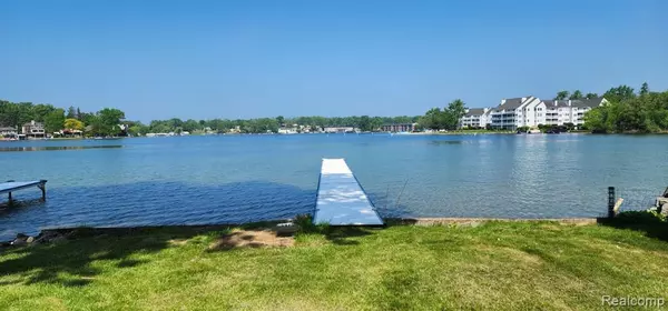 Waterford Twp, MI 48328,1384 Rossdale