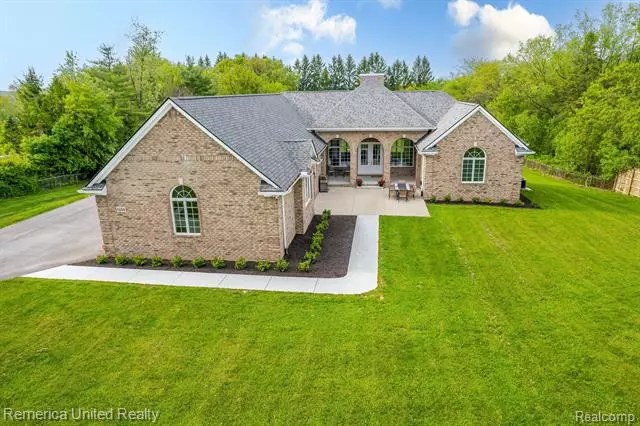 1450 W MAPLE Road, Milford Twp, MI 48381