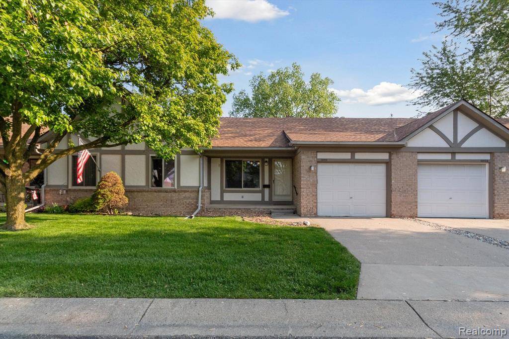 15925 MAGNOLIA Drive N, Clinton Twp, MI 48038