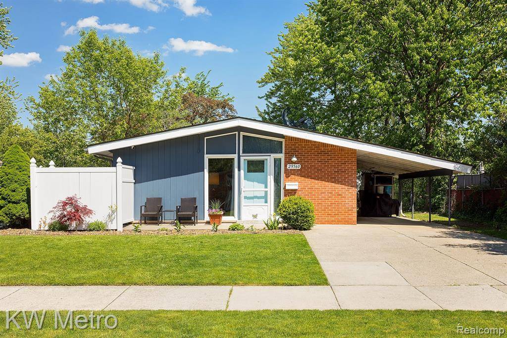 29560 FAIRFAX Street, Southfield, MI 48076