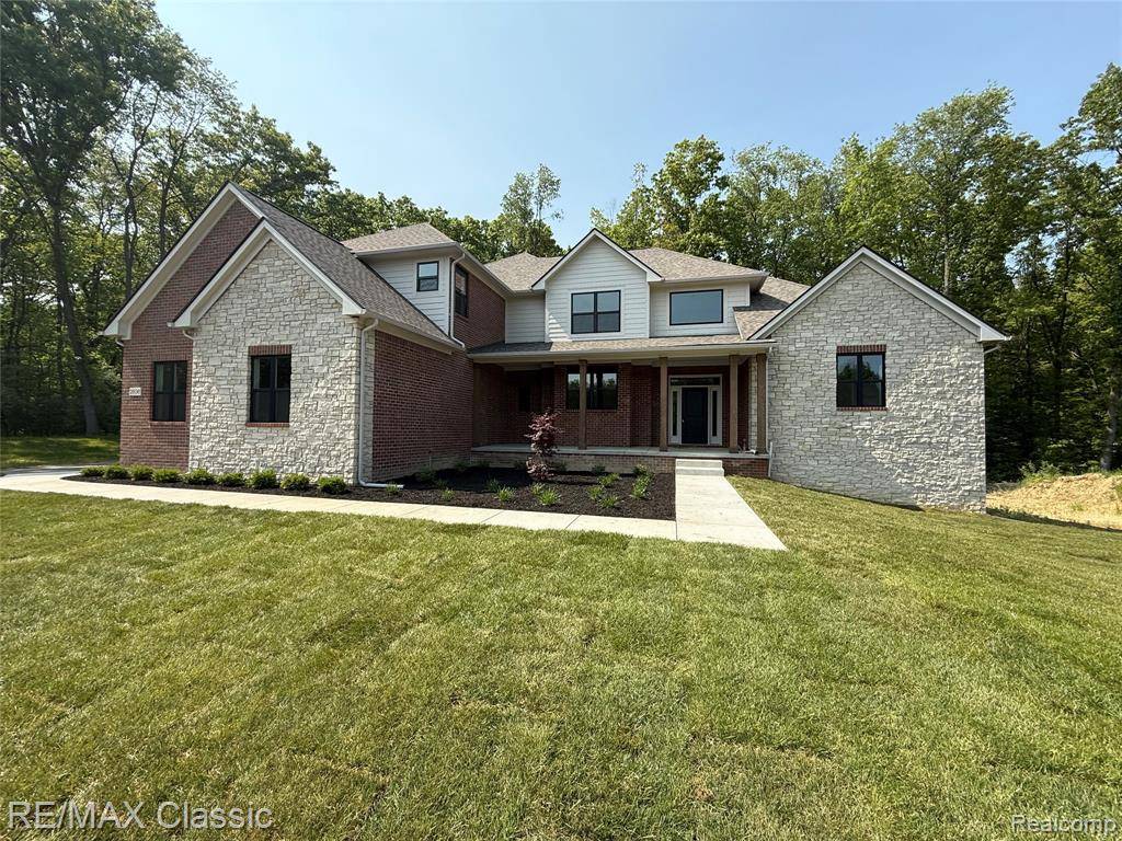 2836 Pine Bluffs ct, Highland Twp, MI 48356