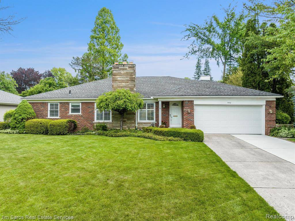 562 LAKE SHORE Lane, Grosse Pointe Woods, MI 48236