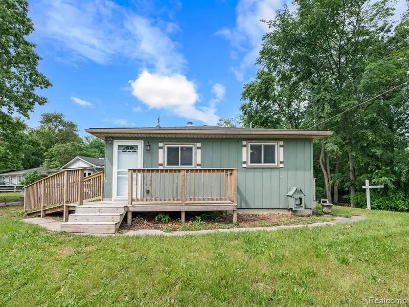 9303 BEECHCREST Street, White Lake Twp, MI 48386
