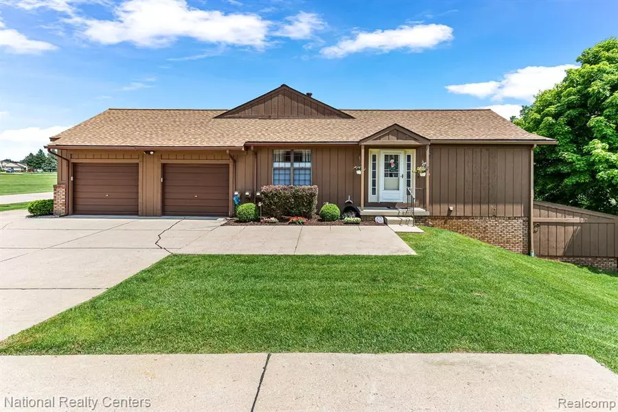 12020  Lexington  Drive 185 4, Green Oak Twp, MI 48178