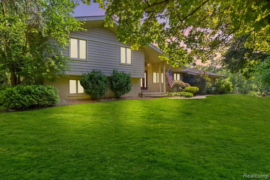 54655 PONTIAC Trail, Lyon Twp, MI 48381